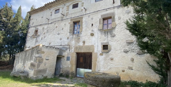 CASA AMB ENCANT PER REHABILITAR A PONTÓS.