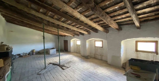 CASA AMB ENCANT PER REHABILITAR A PONTÓS.