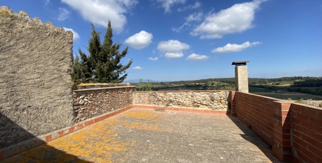 CASA AMB ENCANT PER REHABILITAR A PONTÓS.