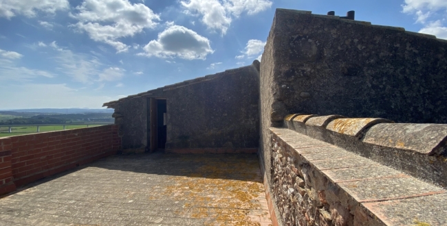 CASA AMB ENCANT PER REHABILITAR A PONTÓS.