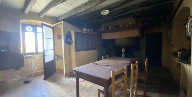 CASA AMB ENCANT PER REHABILITAR A PONTÓS.